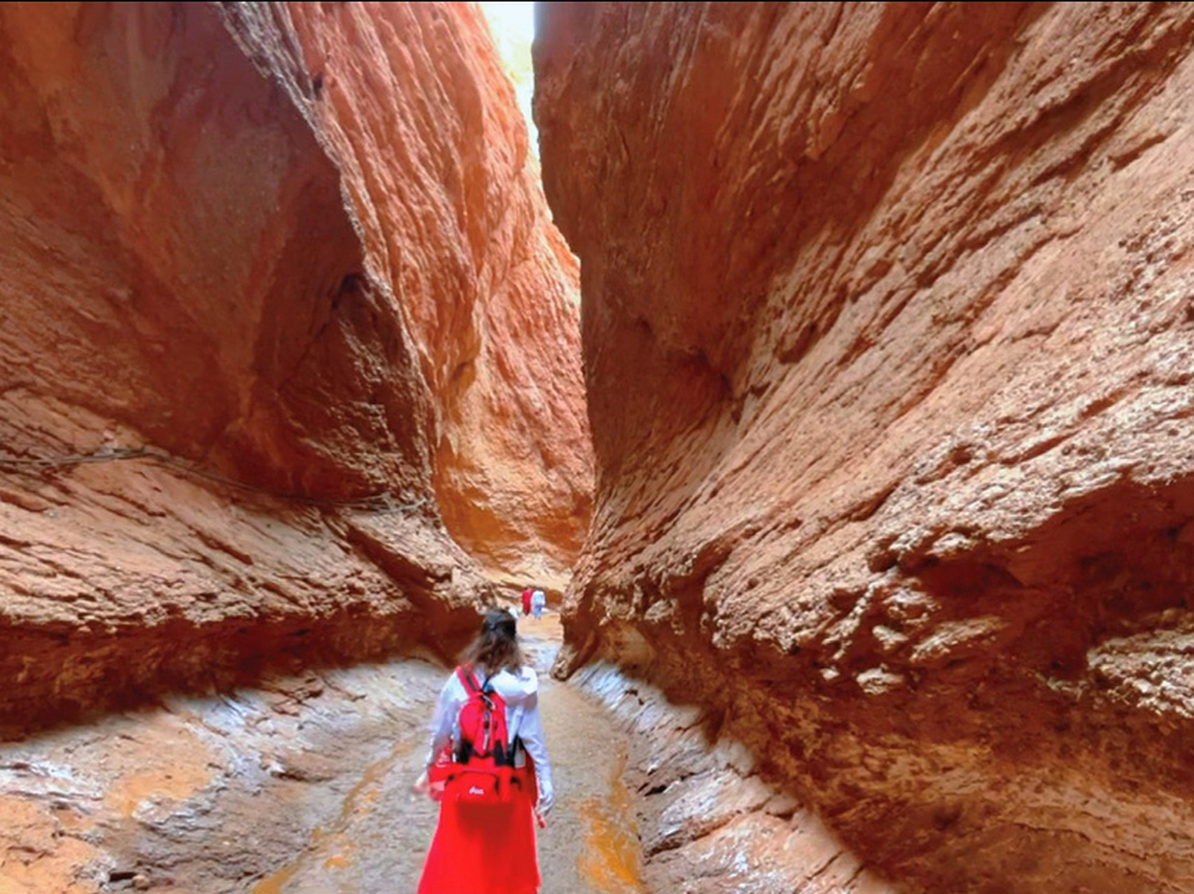 天山神秘大峡谷的迷人之处在于它的雄奇 天山神秘大峡谷的迷人之处