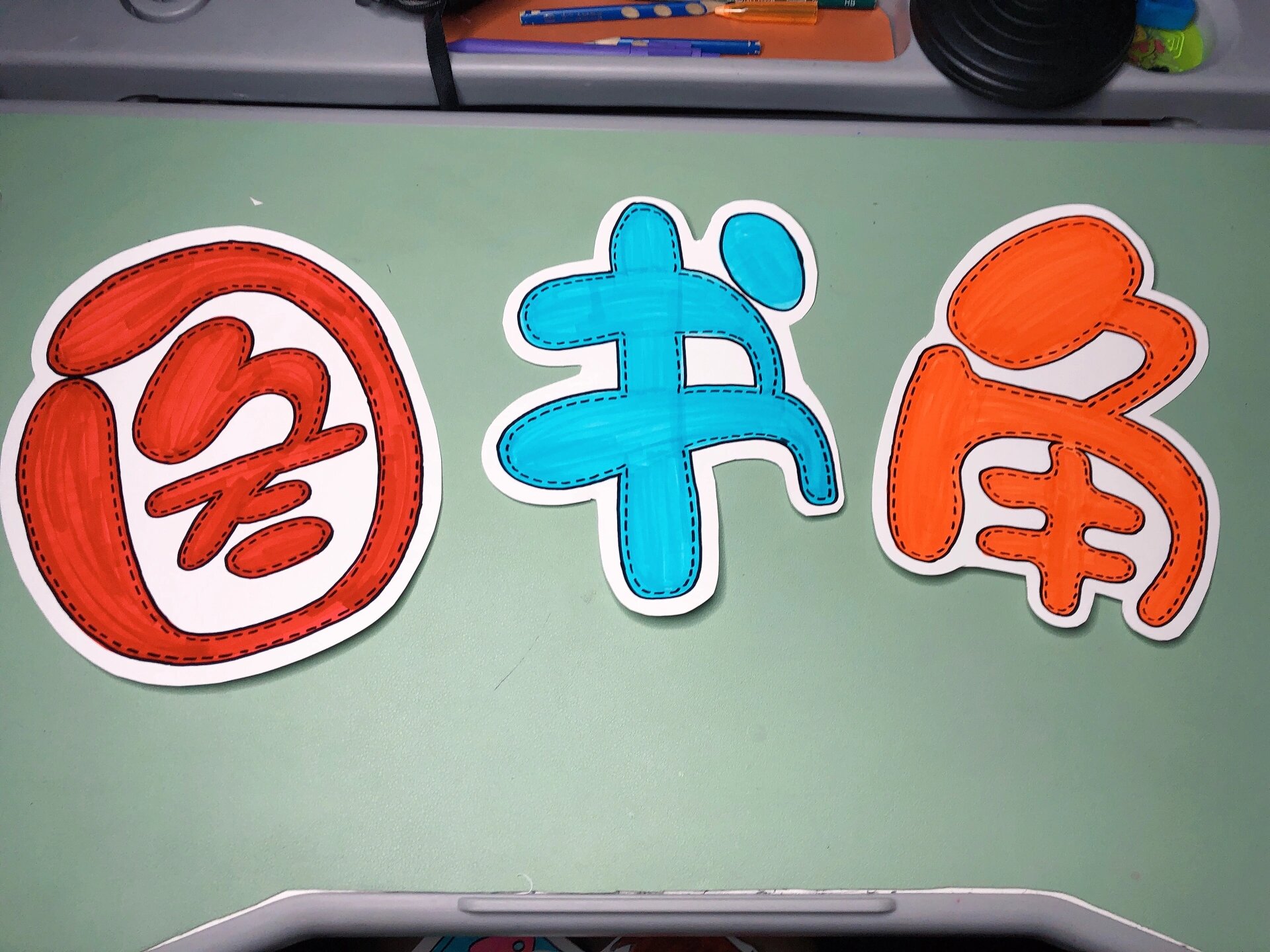 教室图书角环创,简单装饰下,增加点读书氛围