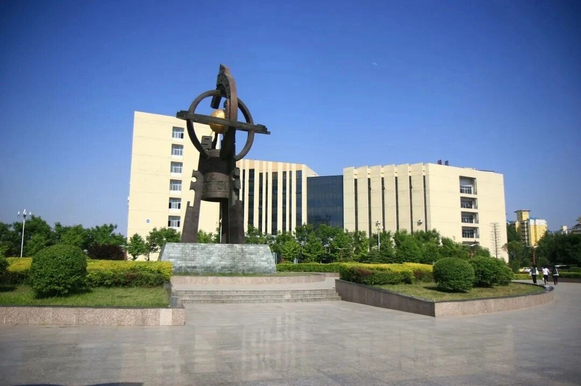 咸阳师范学院渭城校区 带你们感受一下咸阳师院的万物气息.