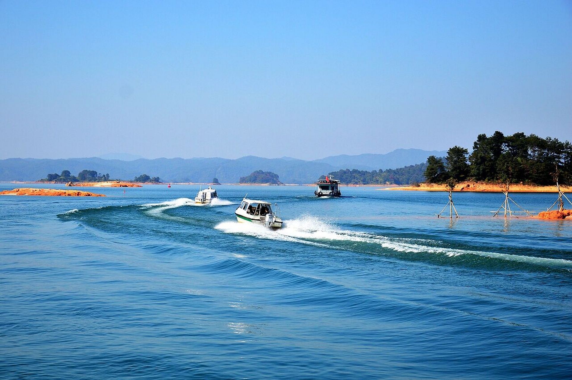 心动目的地 万绿湖 万绿湖风景区是国家aaaa级景区,国家森林公园因
