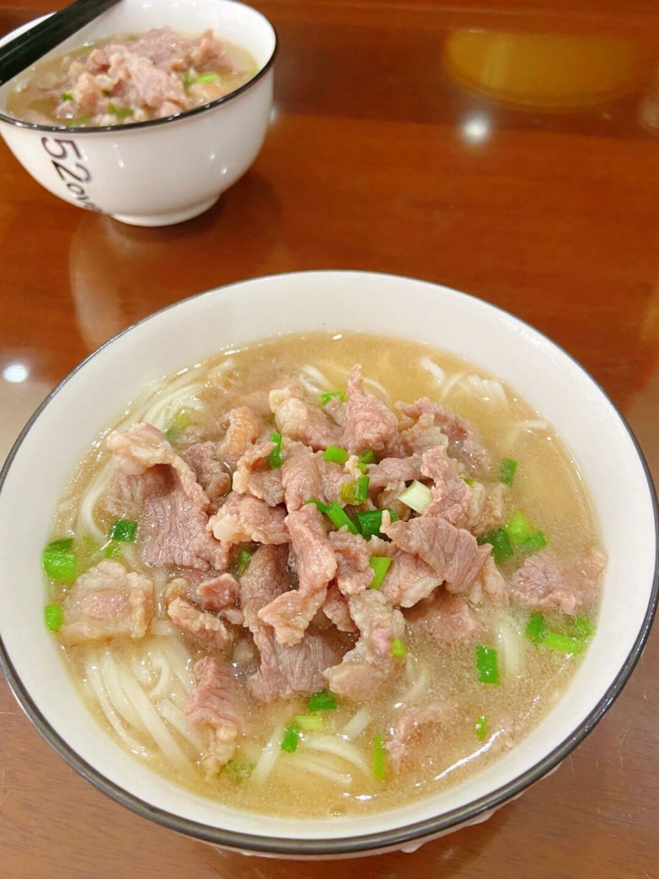 很家常但非常好吃的瘦肉汤面 从小吃到大的味道,很鲜甜,肉片又滑又嫩