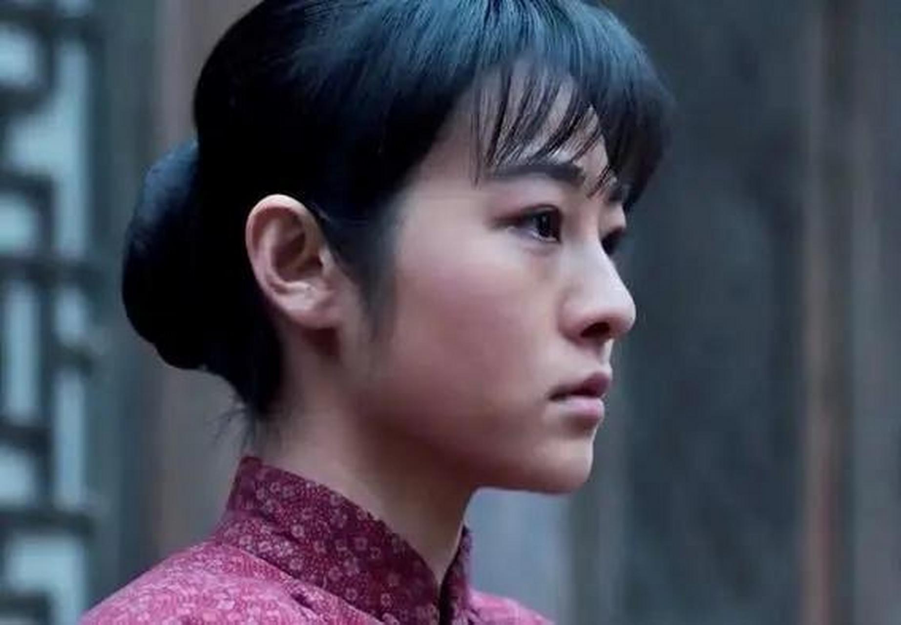 《白鹿原》中,冷秋月过着一种无爱无性的生活,有一天晚上被公公鹿子霖
