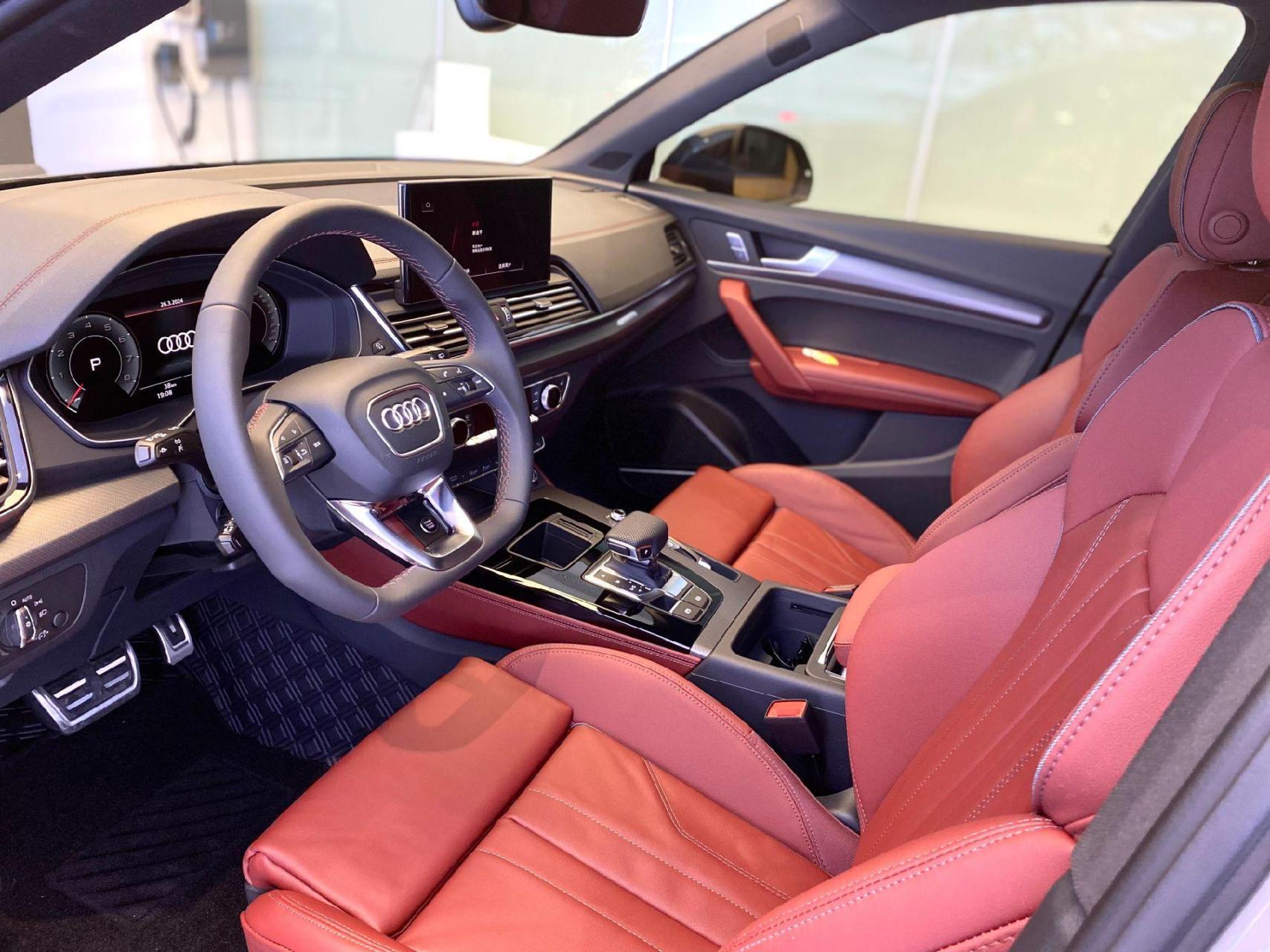 颜值收割机,纳多灰 阿拉斯红内饰,这台q5l 你爱了吗?奥迪 月底冲量