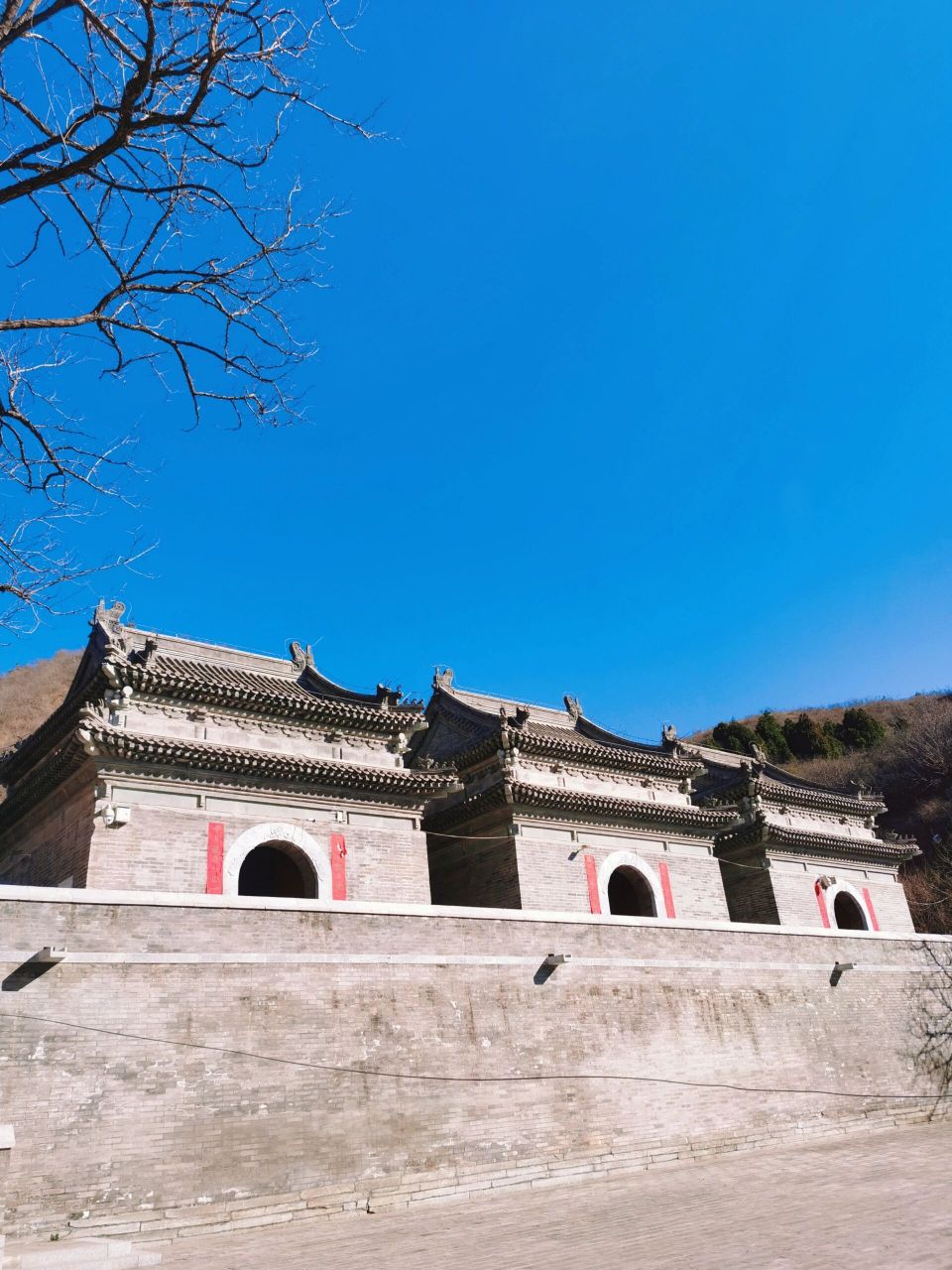 永寿禅寺 99房山周口店村西北方向的半山腰处是一块三面环山一面沿