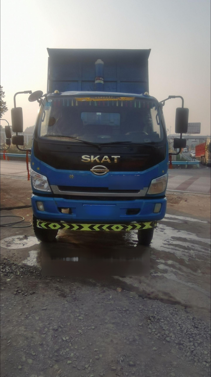 17年斯卡特4108玉柴六挡153后桥90轮胎货箱3.8x2.