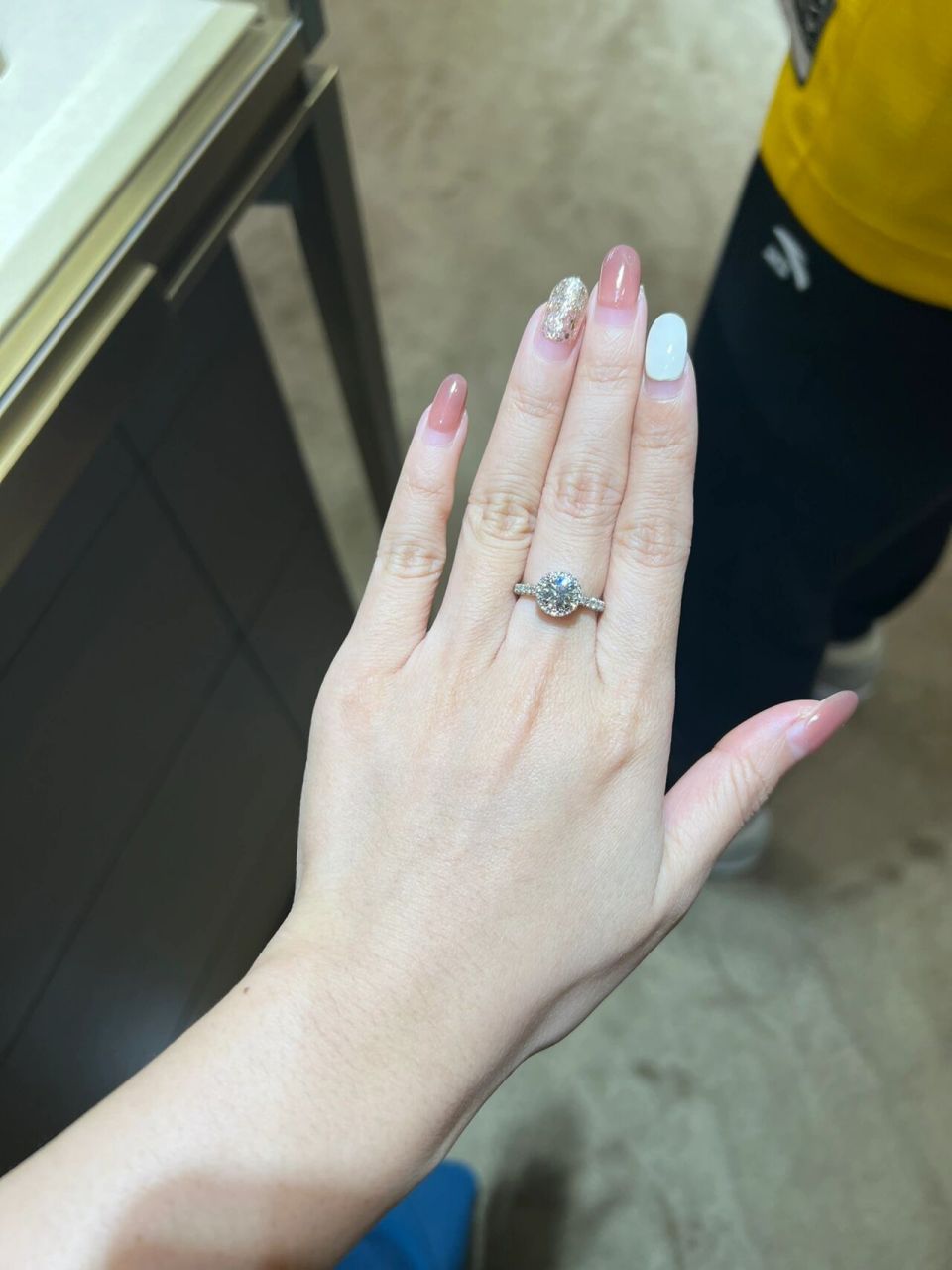 而且品牌谐音寡妇 卡地亚destinee 比较日常,看着也挺不