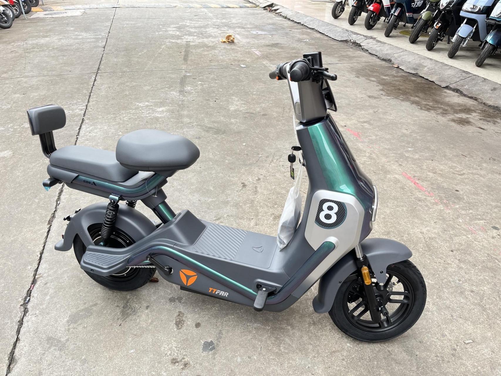 雅迪冠能5代奢享领致!续航强,动力澎湃.大量现货,颜色齐全.