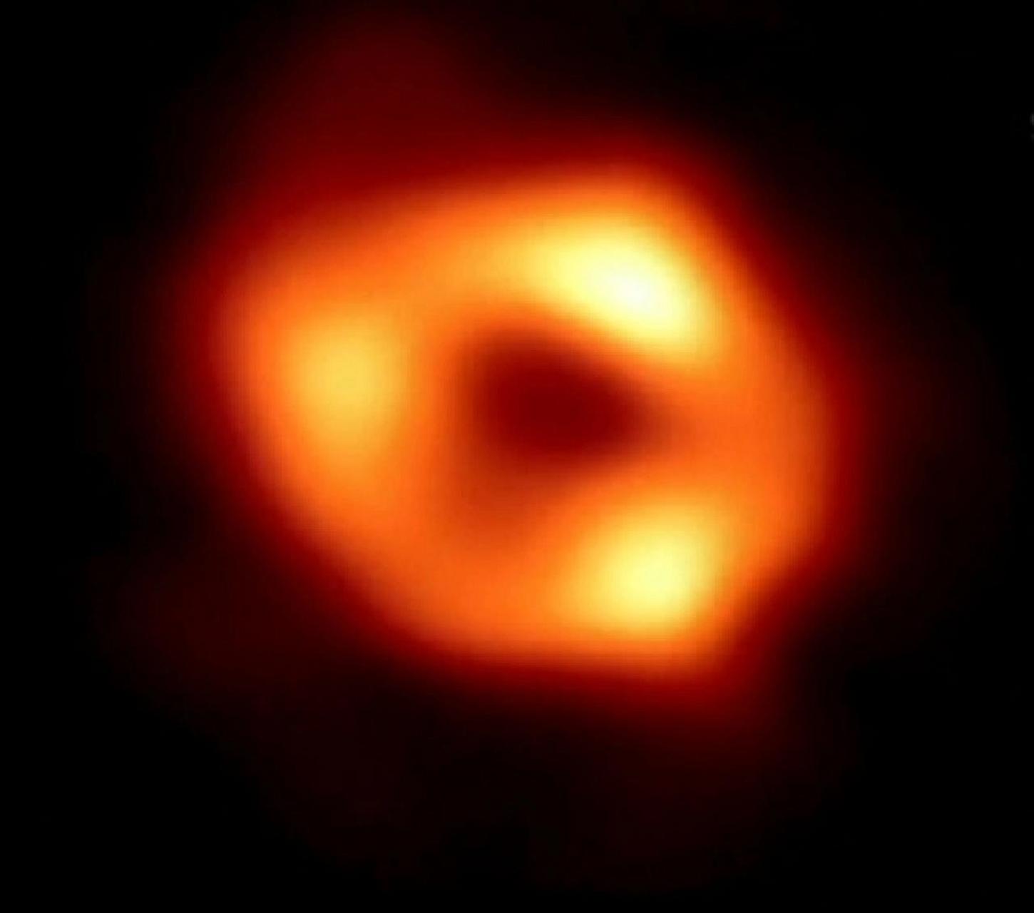 人类首次拍摄到银河中心人马座a*黑洞 就在刚刚,事件视界望远镜首次