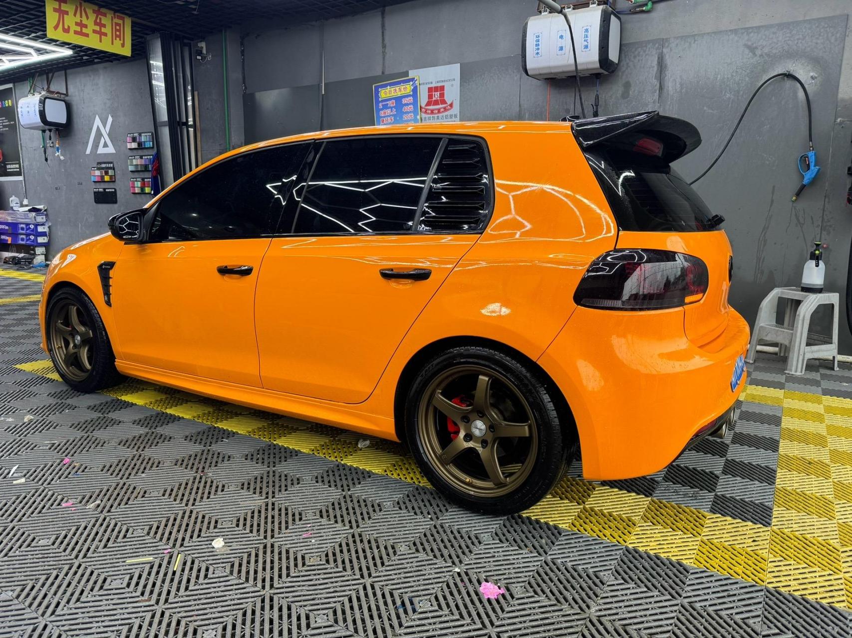 大众高尔夫六 改色案例.前后r20包围套件 pet 迈凯伦橙