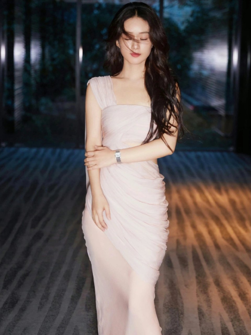 赵丽颖亮相浪琴格外优雅百年女士计时展览 brand|浪琴 add|成都 time