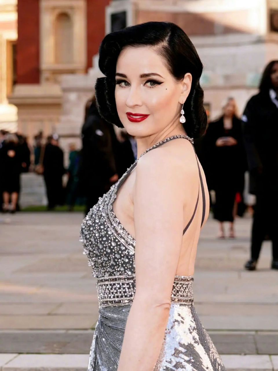 dita von teese 很少见欧美人这么抗老的 91jenny packham 	 95