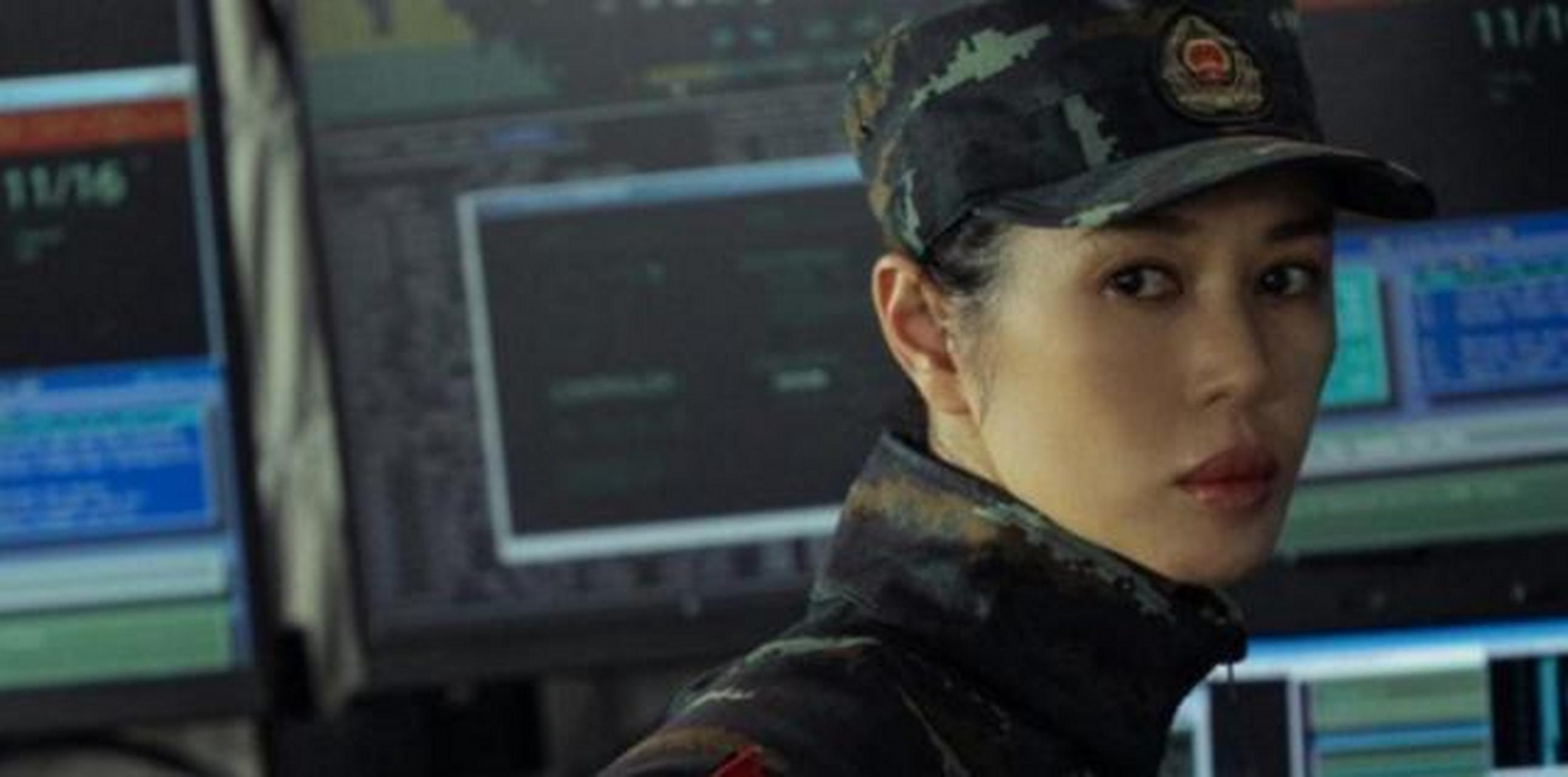 继《战狼》后,余男又一部军事动作大片上线,那就是《排爆手》.