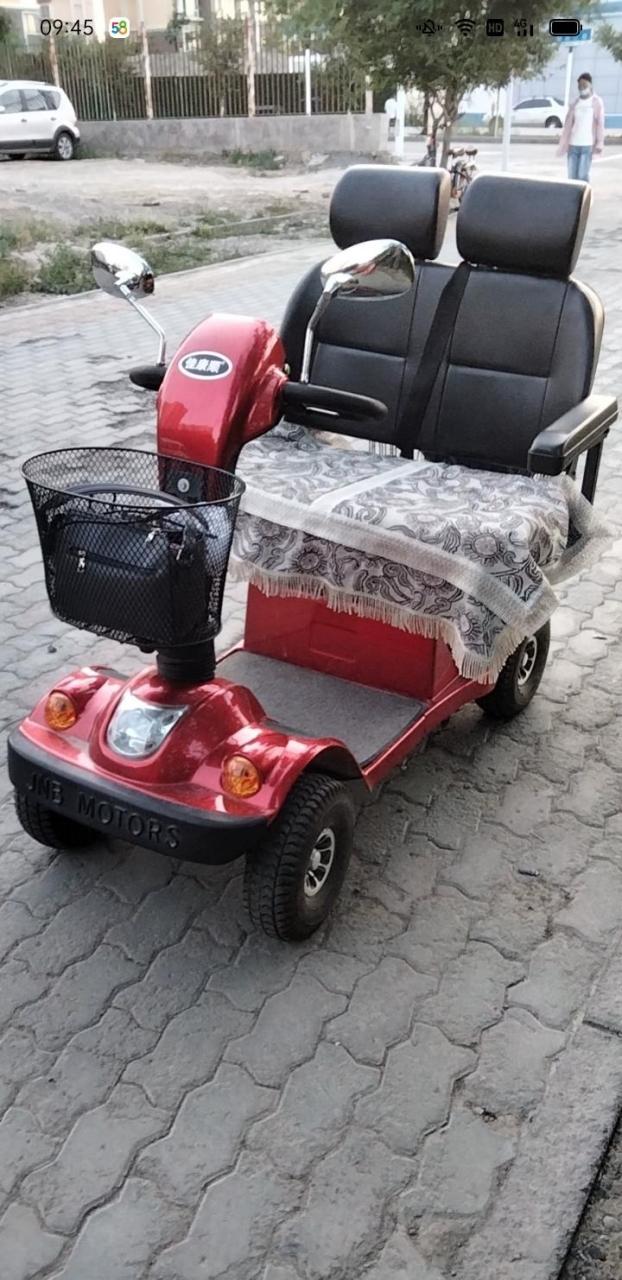 康佳顺老人双人四轮电动车橙色特别好原价6800元现在3000元卖