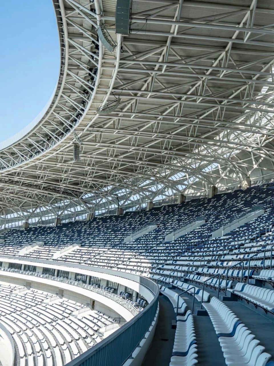 拍照打卡丨唐山新体育中心 🏙️唐山新体育中心 📍位置:卫国路