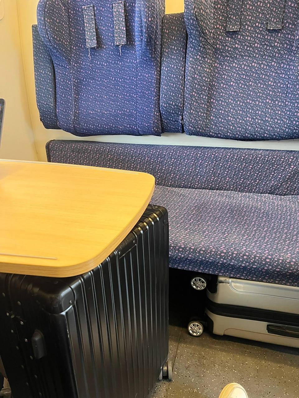 动车卧代二等座 第一次坐感觉挺稀奇的