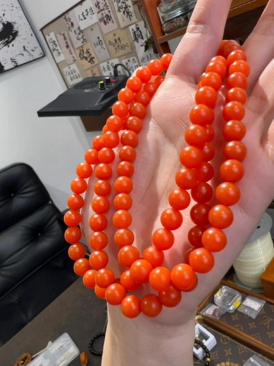 市面上非常罕见,被认为是最具收藏价值的老坑矿口 	 滴水洞南红特征