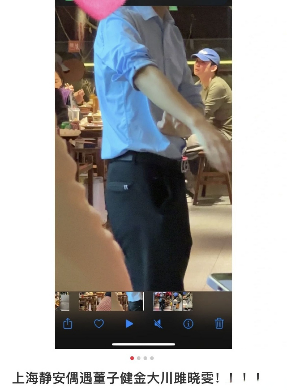 有网友晒照称偶遇董子健与金大川雎晓雯火锅店聚餐,三人穿搭休闲,还为