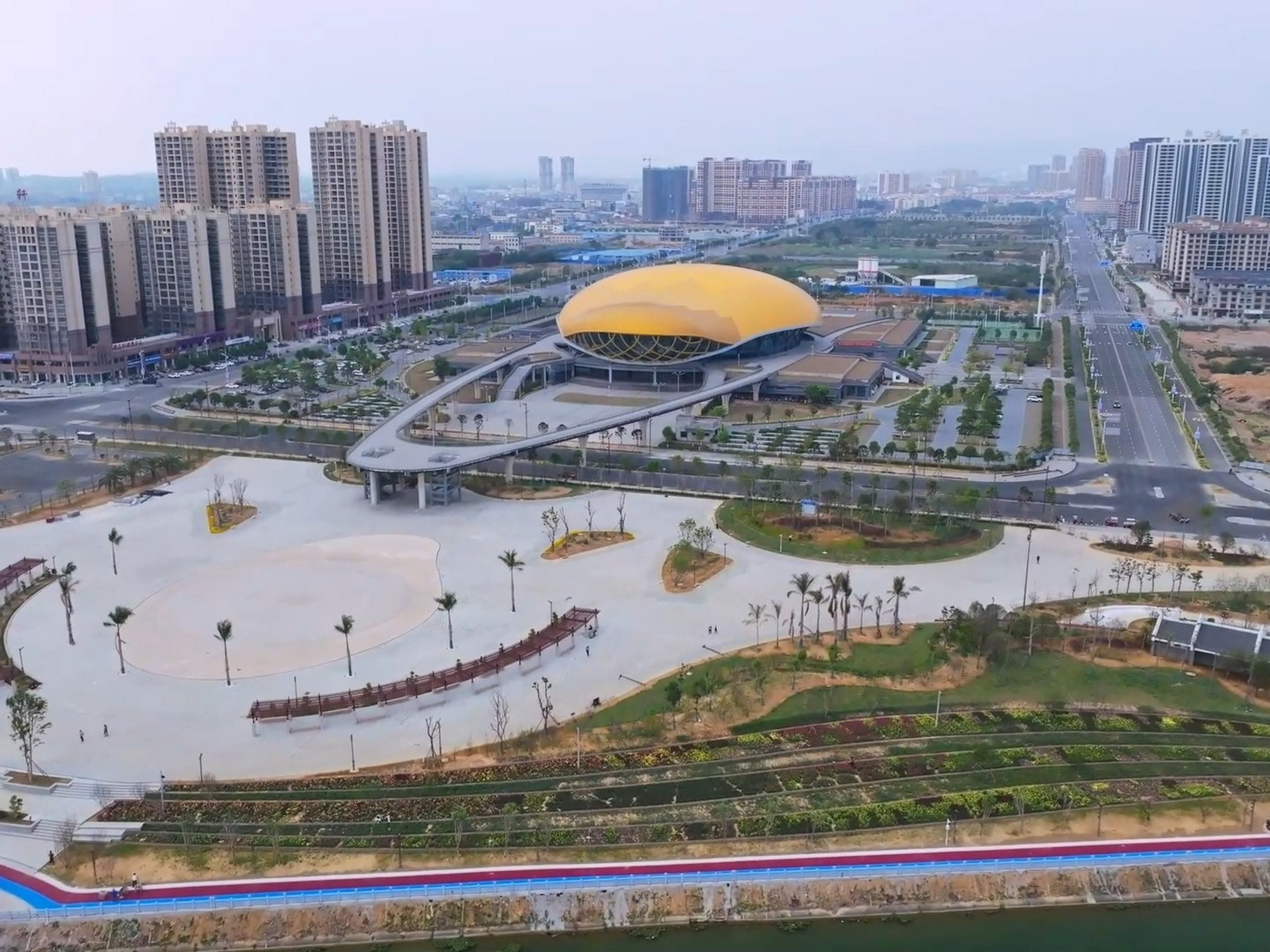 又去田东滨江公园飞飞机了 来个一镜到底02020202