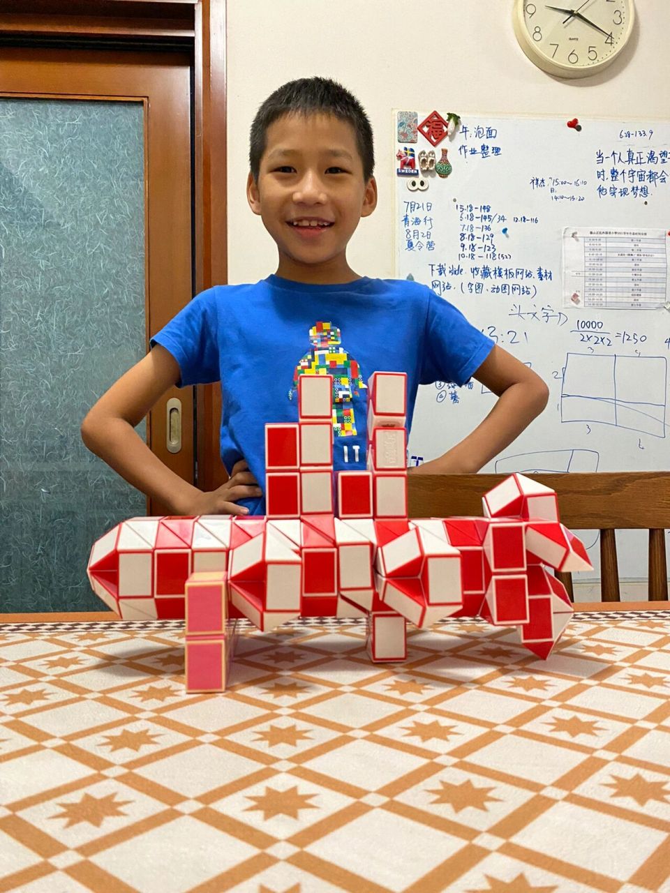 挑战用魔尺搭出潜水艇 连尾部的螺旋桨都有