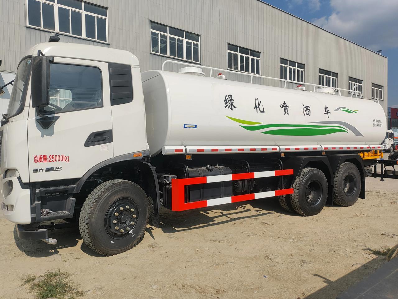 这款洒水车可是采用了先进城市洒水车