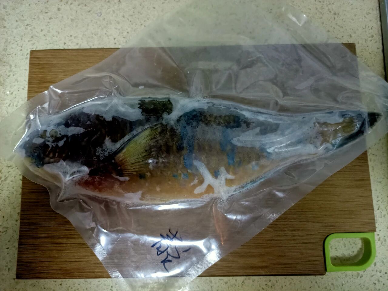 青衣:香港四大名鱼之二 青衣,学名舒氏猪齿鱼.