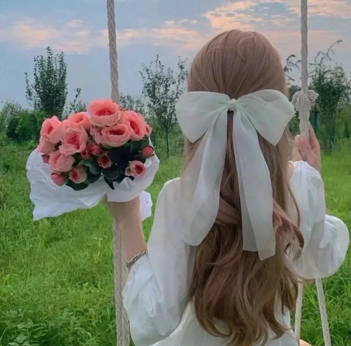 绝美蝴蝶结背影,礼貌拿图