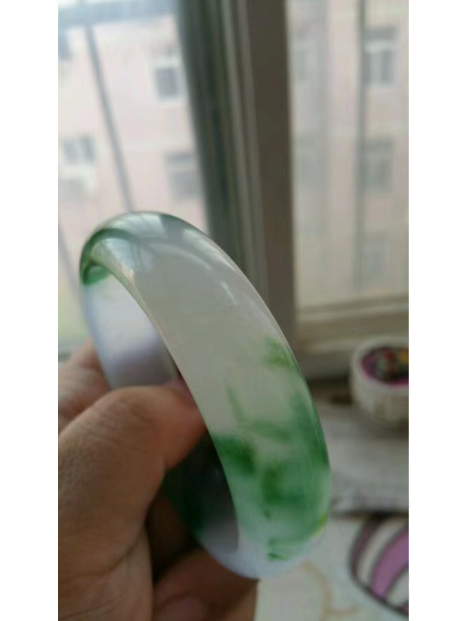 同行见追打(二)酸洗翡翠手镯 被酸洗过的翡翠也就是b货翡翠.