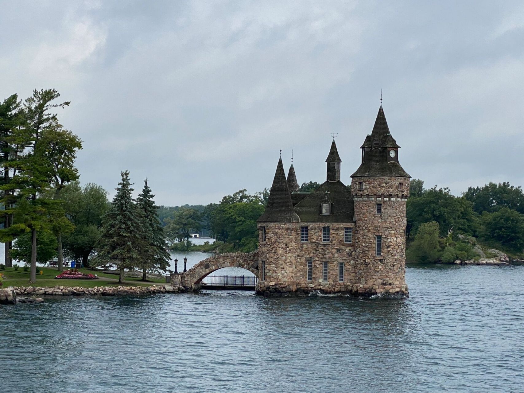 加拿大千岛湖攻略 加拿大千岛湖景区位于美加边境的圣劳伦斯湖.