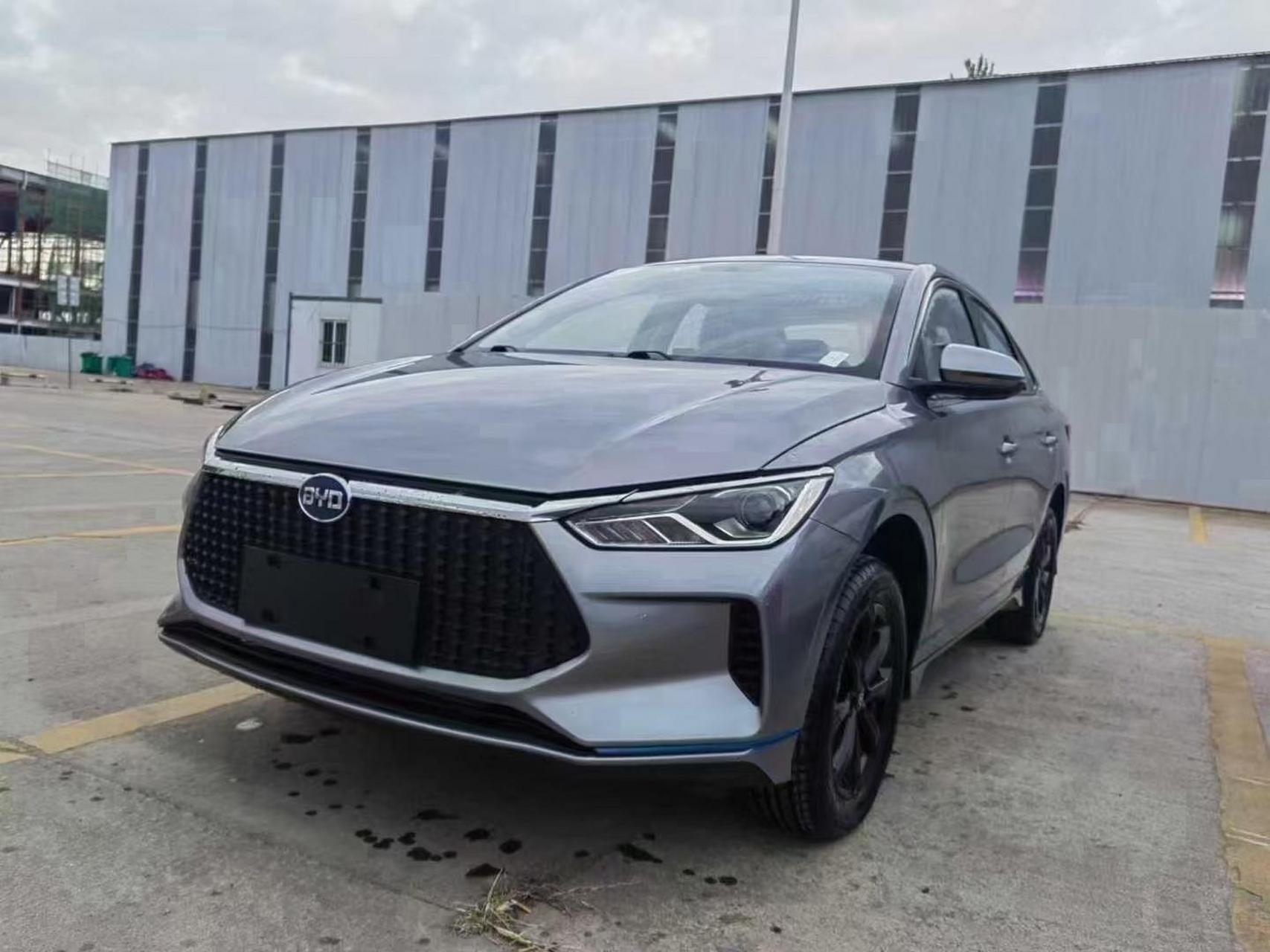 比亚迪e3新车,续航401,刀片电池,电池延保8年60万公里,续航能力强.