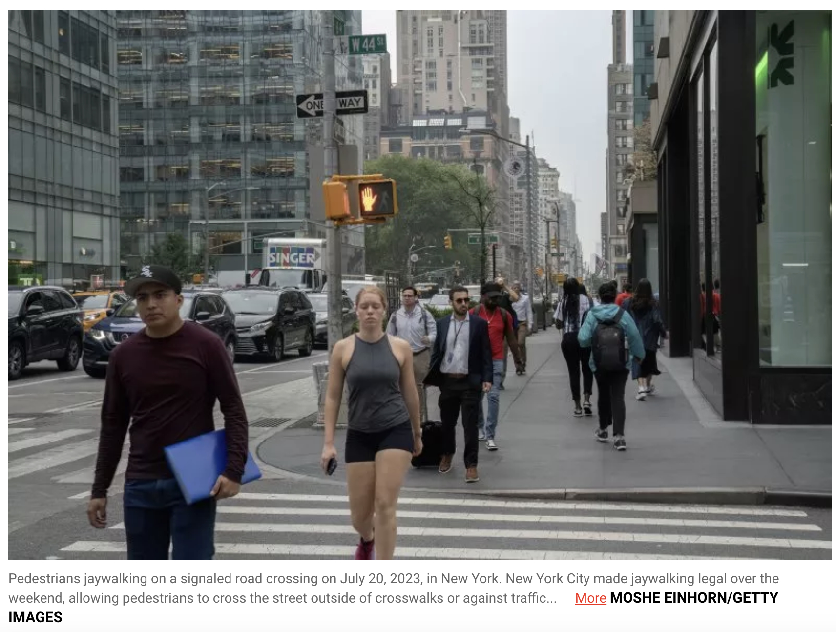 据美国《新闻周刊》30日报道,市议会上个月通过了允许横穿马路的