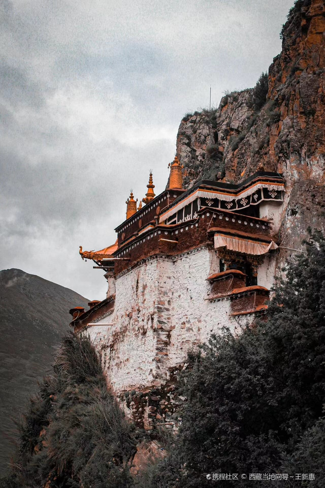 5000米悬崖峭壁上孤独的扎叶巴寺_扎耶巴寺攻略