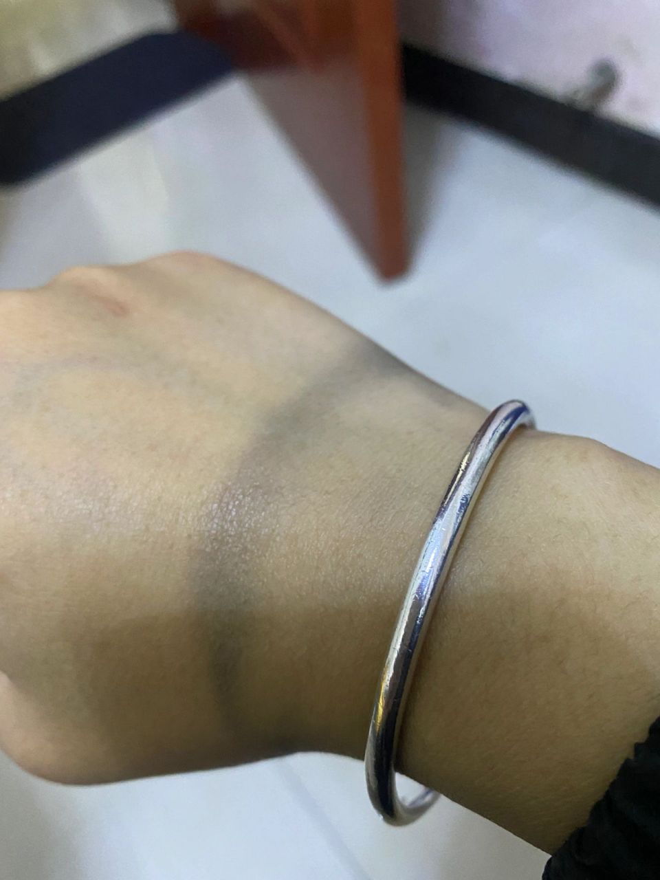 想问下,有姐妹戴银镯,银子没黑,手黑了吗 去年在九乐买的银镯,越戴越