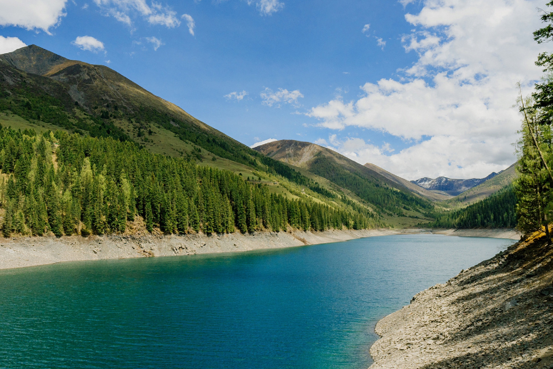 其实以前的露营是为了一些不易到达的风景而必须用上帐篷在野外住几天