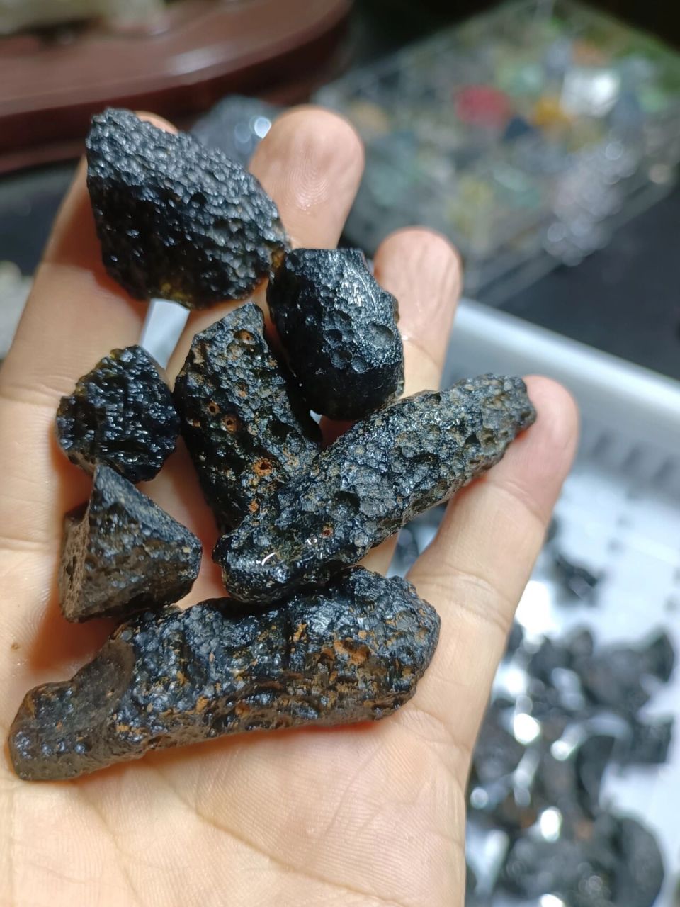 玻璃陨石—雷公墨!科普标本一个9.9元起      玻璃陨石!产地广西德保!