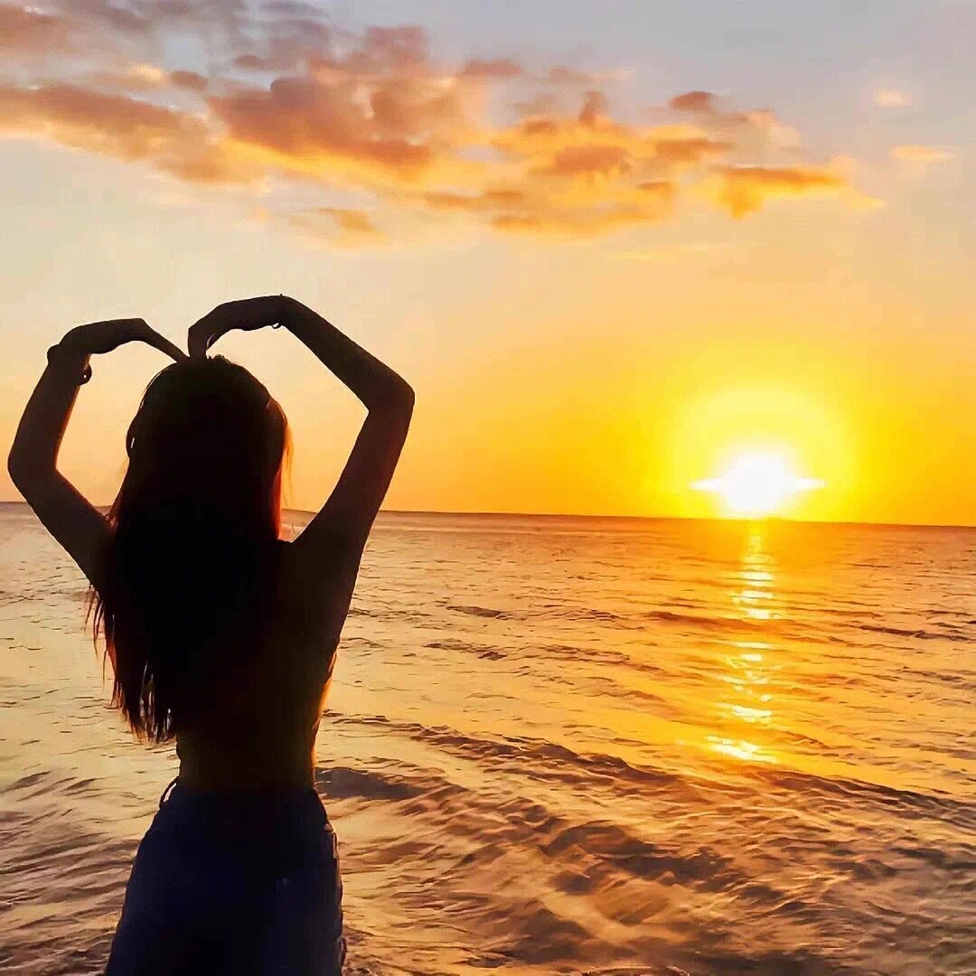 夕阳西下|海边背影头像女清甜