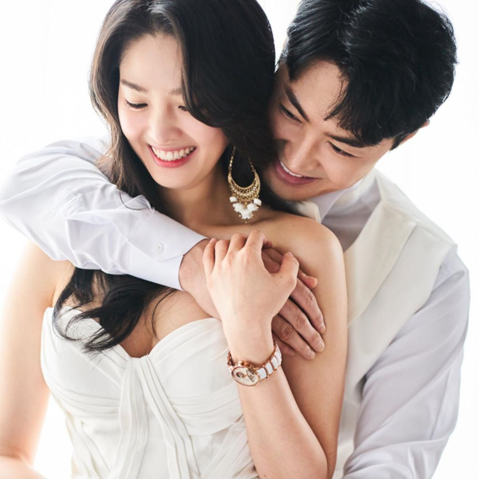 【神话junjin夫妇婚纱照公开】韩国人气组合神话成员jun