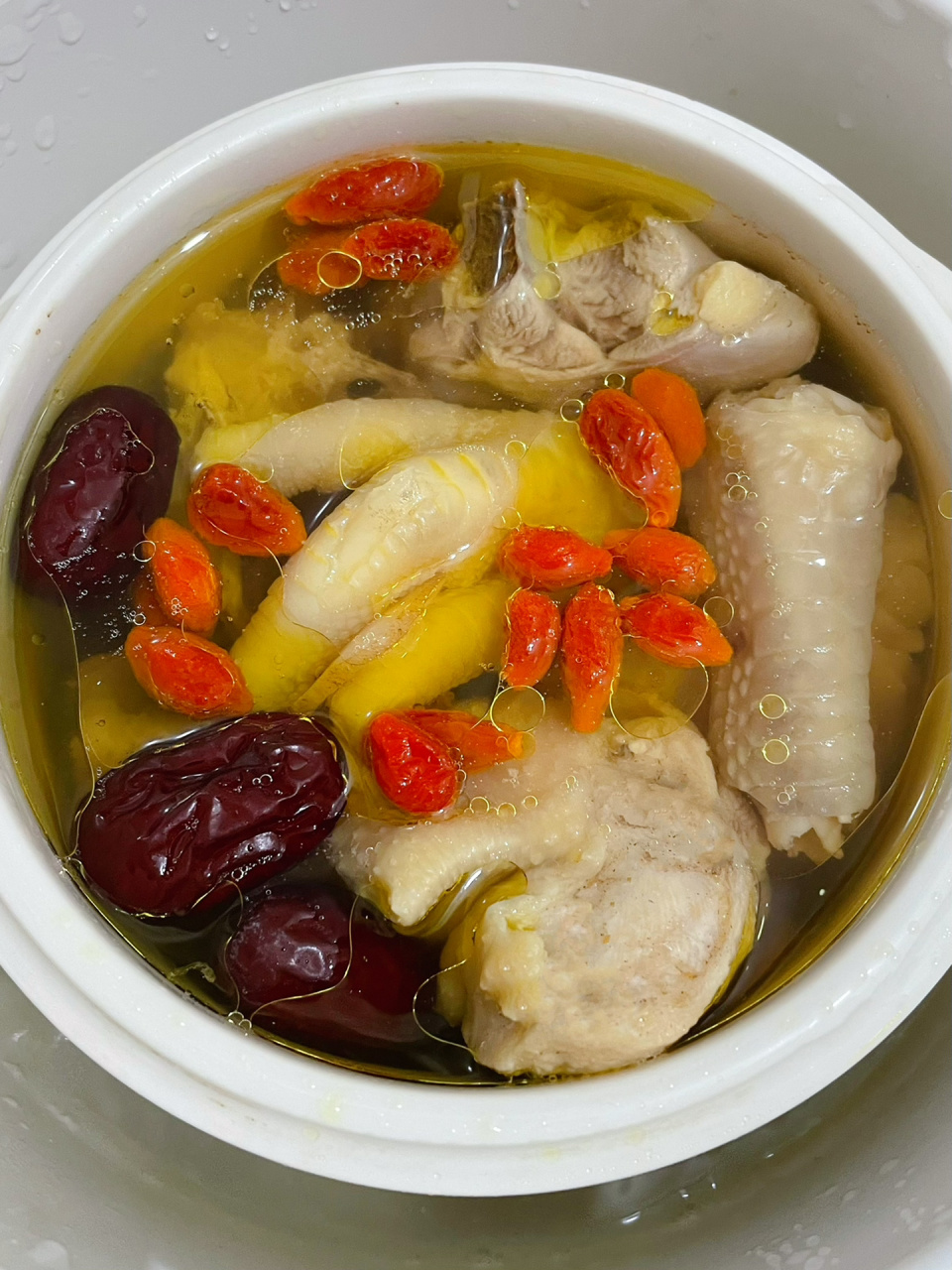 红参北芪炖鸡汤,补气补血喝出好气色!