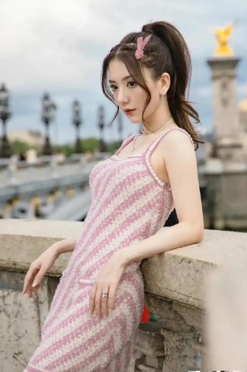 方媛的最新生日写真. 完全看不出生了两个娃的妈妈.