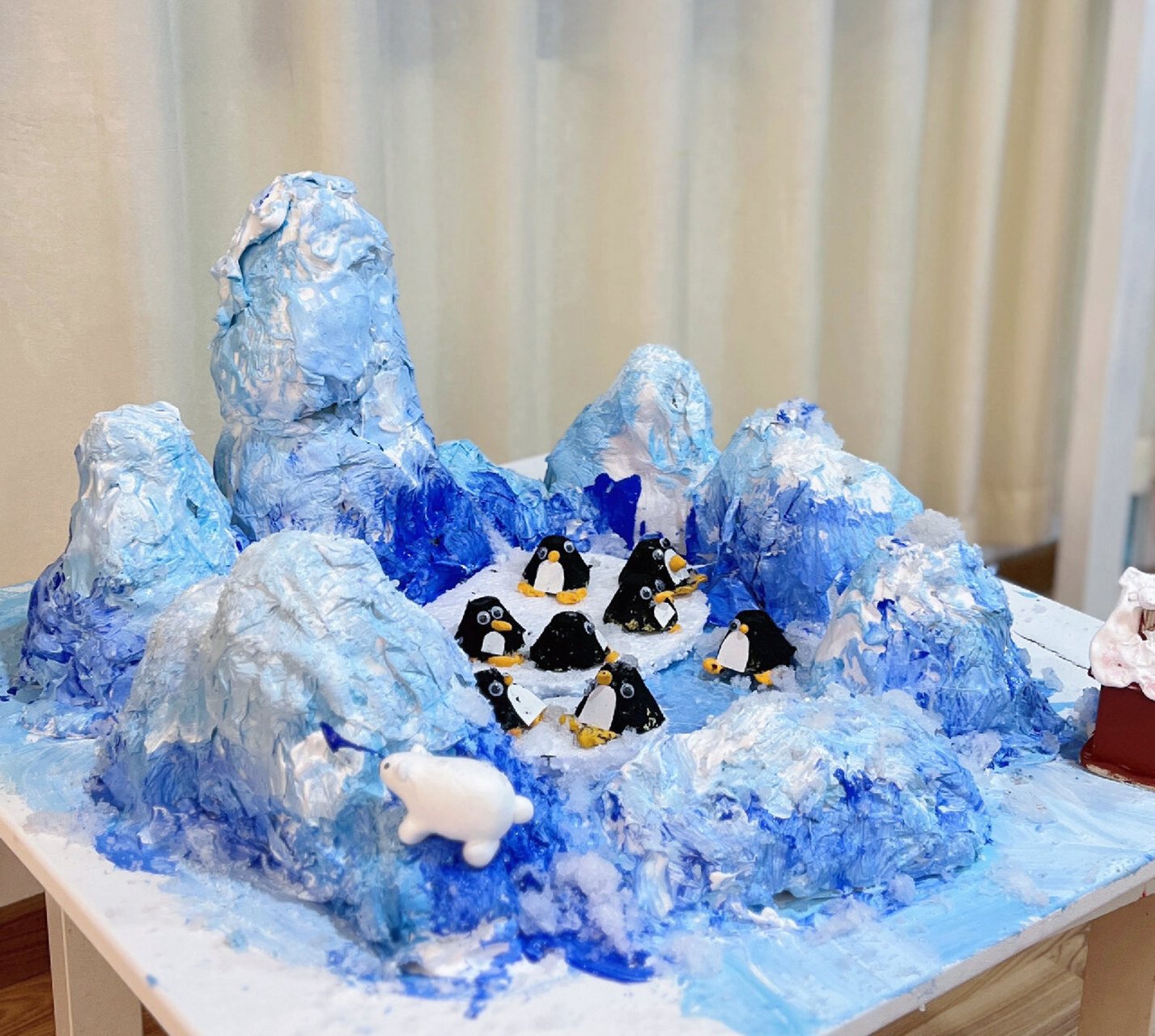 4-5岁中班冬天冰雪世界集体创作立体手工 做个冰雪世界,迎接冬天的