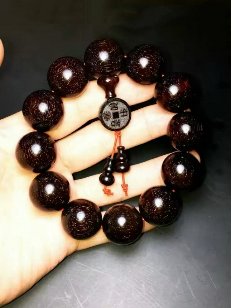 小叶紫檀的五大功效与作用,小叶紫檀寓意是 自古以来,小叶紫檀就被视