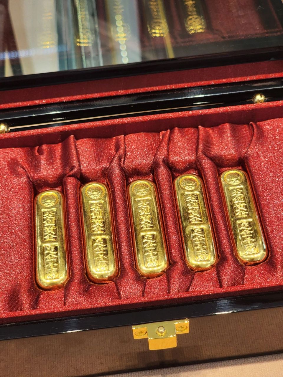 老铺黄金金条7815 真正的小黄鱼50克一条 好适合收藏,主要是盒子