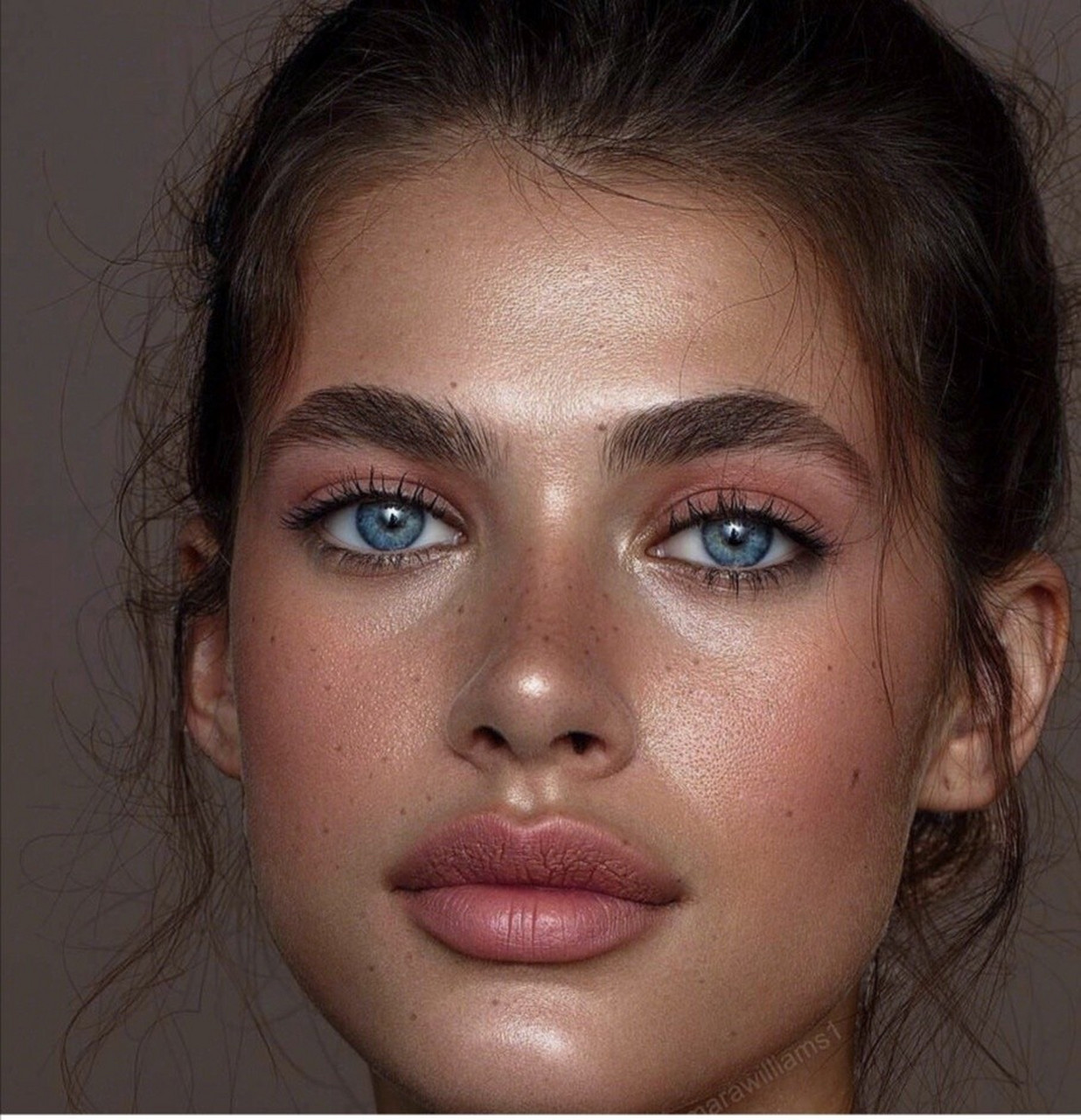 你有没有发现一些五官比例好看,素颜却好像一般的女生,简单化妆一下