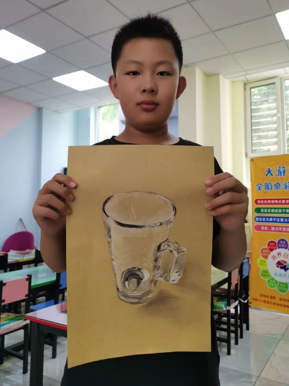 10岁大男孩的素描作品《玻璃杯》 高年级美术课,三年级以上学生们的