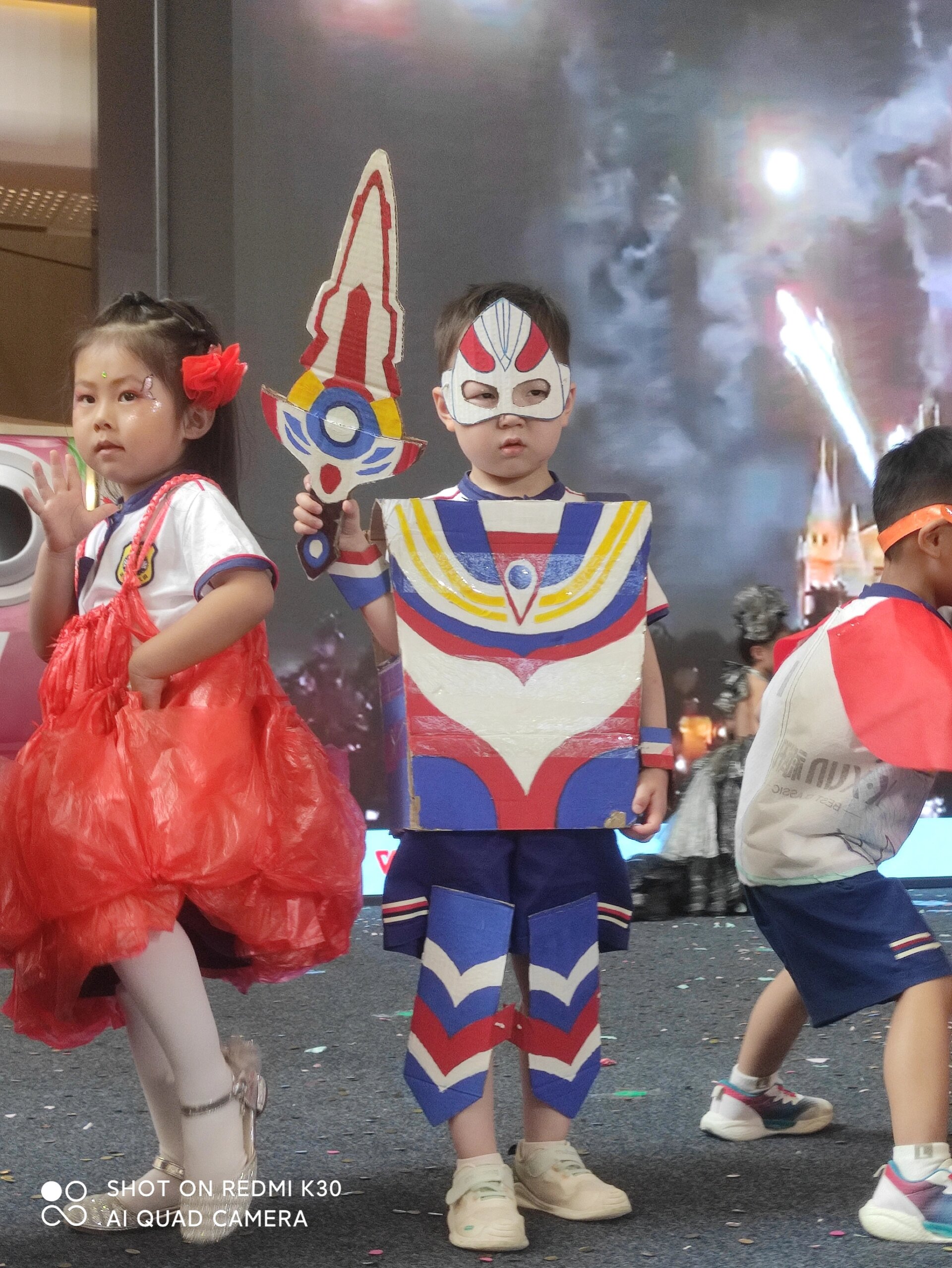 幼儿园环保奥特曼衣服