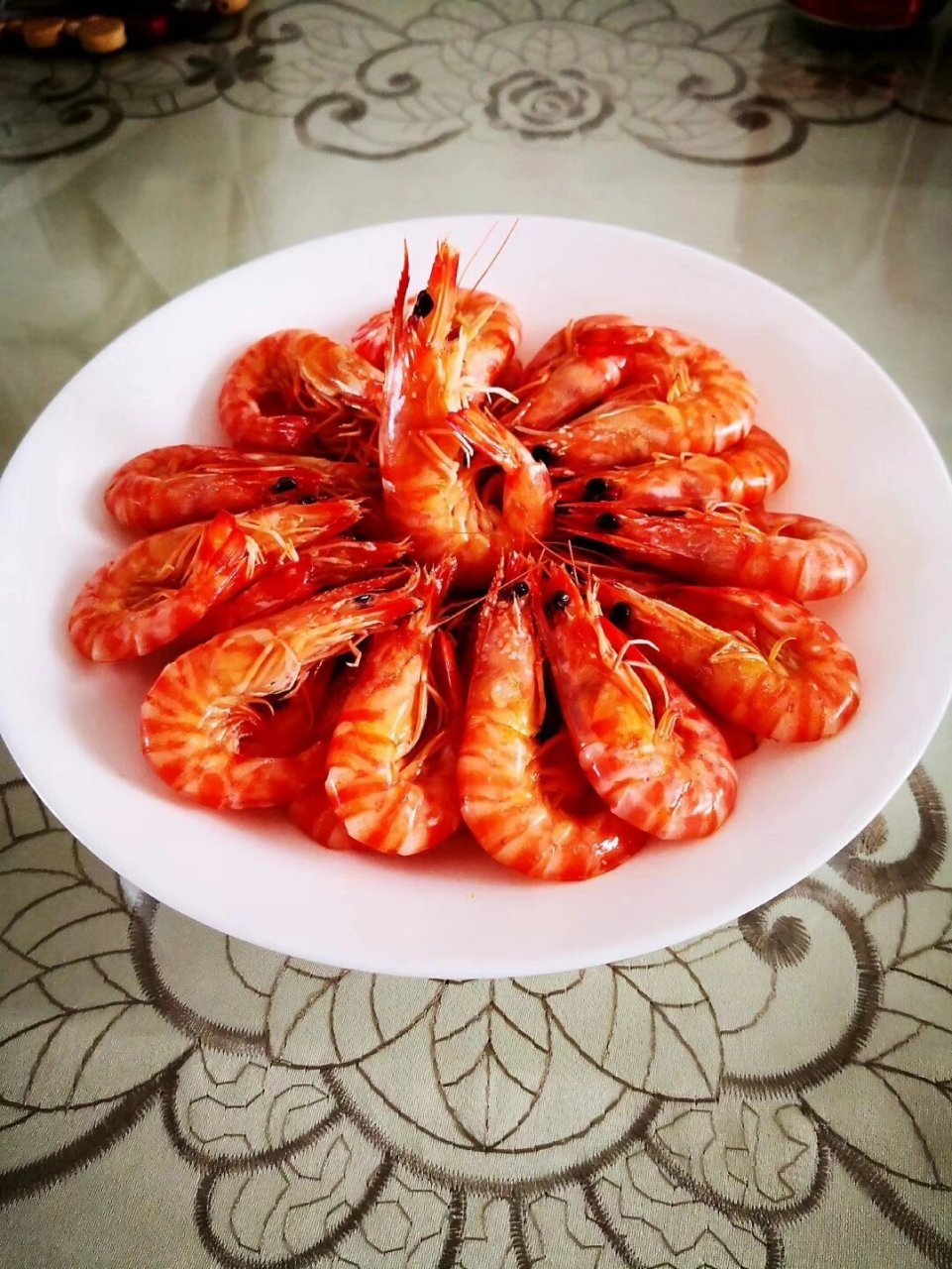 今天去买虾,沼虾(大头虾)25,基围虾25,台湾草虾38.