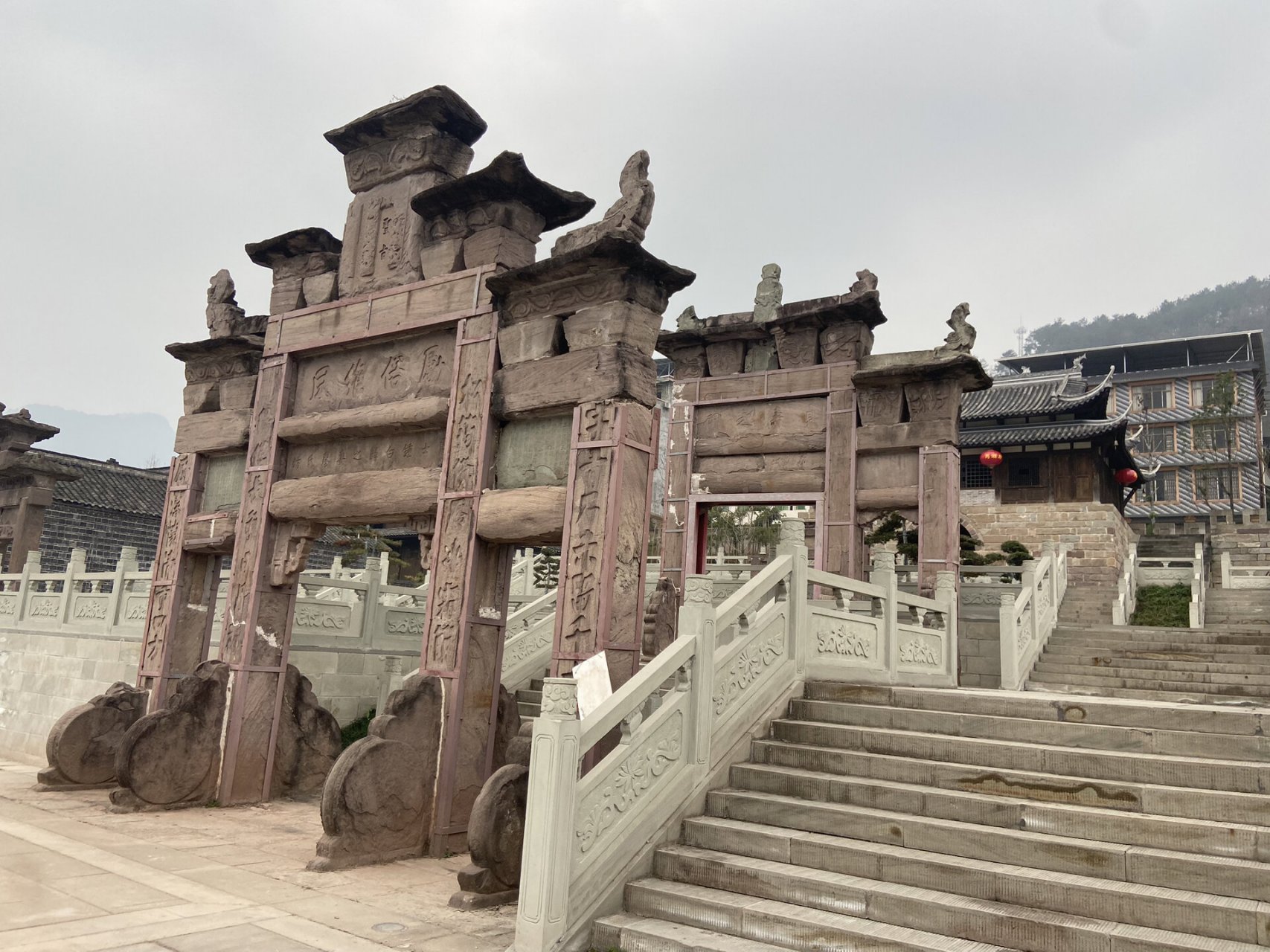 最近跑去了一个才打造好的古镇 马湖古镇 宜宾市屏山县书楼镇 查了