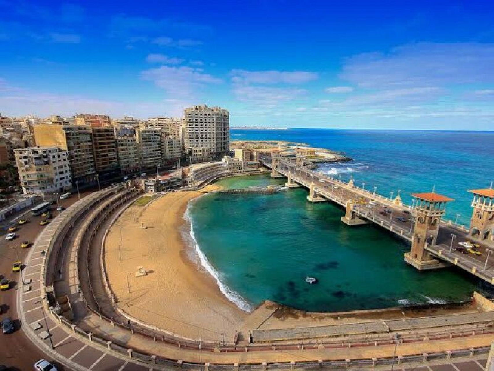 埃及9092亚历山大 埃及亚历山大港位于地中海海岸之上,是埃及最大