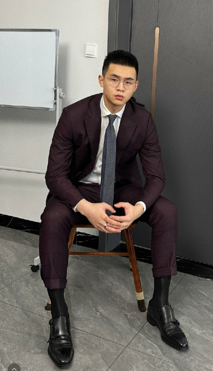 正装谁穿谁帅 来自奶继继