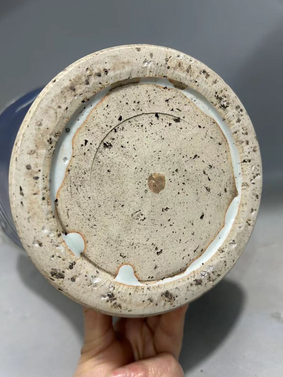 元代霁蓝釉龙纹梅瓶