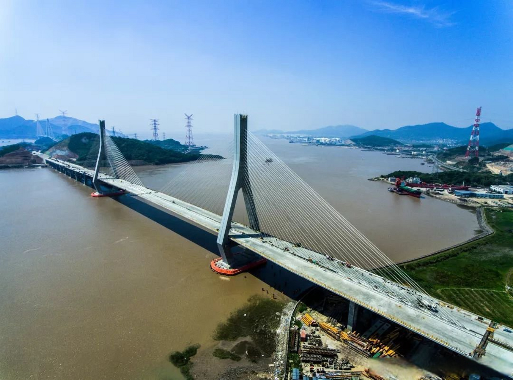 3月16日,由中铁第四勘察设计院设计,中国铁建大桥局承建的甬舟铁路富 